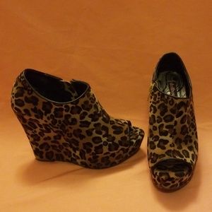 Doolhouse Leopard Wedges